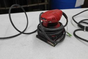 lot 334 image: Milwaukee Heavy Duty Finishing Sander 6016