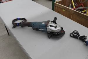 lot 341 image: Makita Grinder 7 GA7021