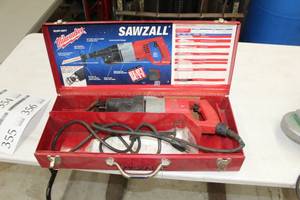 lot 354 image: Milwaukee Heavy Duty Sawzall 6507  with Metal Case