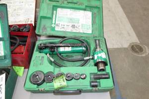 lot 361 image: Greenlee SlugBuster Punch Set  with Hydraulic Hand Pump 767, Case