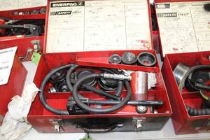 lot 364 image: Enerpac Knockout Punch Set  with GB Hand Pump PH-20, Metal Case