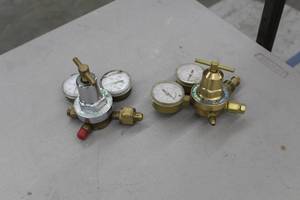 lot 578 image: Lot of (2) Compressed Gas Regulator Gauge Set  with Weldmark TPR250-500-580, Uniweld Oxygen Gas C455
