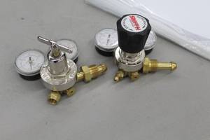 lot 584 image: Lot of (2) Smith Compressed Gas Regulator Gauge Set  with Inert Gas 30-450-580 3000psi, Inert Gas 31-50-580 3000psi