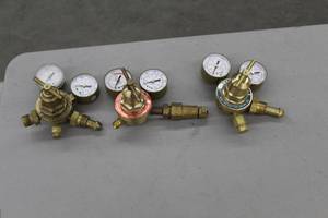 lot 597 image: Lot of (3) Compressed Gas Regulator Gauge Set  with Weldmark 4000psi, Flametech 400psi, Victor 4000psi