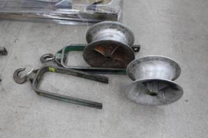 lot 623 image: Lot of (2) Industrial Pulley 5Wx 10-12D  with Sheave (x2)