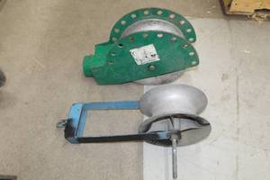 lot 622 image: Lot of (2) Industrial Pulley 5Wx 10-12D  with Sheave (x2)