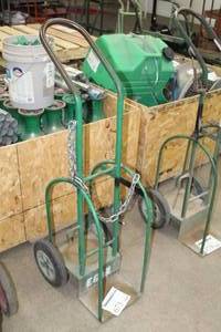lot 673 image: Welding Dolly 2-wheel Green 15-12Wx20Dx49-12H  with Tank Chain