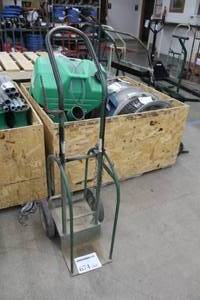 lot 674 image: Welding Dolly 2-wheel Green 15-12Wx20Dx50H  with Tank Chain