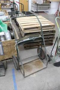 lot 676 image: Welding Dolly 2-wheel 1-Shelf Green 31Wx20Dx45H  with Tank Chain
