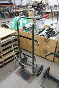 lot 679 image: Welding Dolly 2-wheel Green 21Wx18Dx49H  with Tank Chain