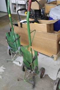 lot 698 image: Welding Dolly 2-wheel Green 13Wx11Dx39H  with Tank Strap