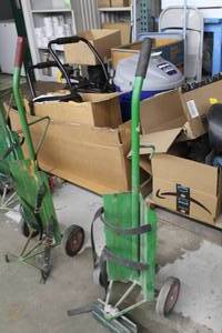 lot 699 image: Welding Dolly 2-wheel Green 13Wx11Dx39H  with Tank Strap