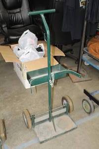 lot 696 image: Welding Dolly 2-wheel 1-Shelf Green 22Wx16Dx46H  with Tank Chain