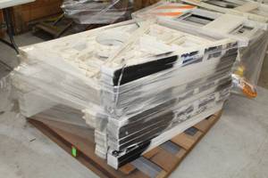 lot 710 image: Lot of (22) Plastic Brace (on pallet)