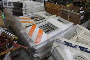 lot 711 image: Lot of (12) Construction Reflector Sign (on pallet)