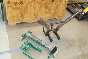 lot 625 image: Lot of (2) Greenlee Industrial Pulley Sheave  with Greenlee Flexible Pipe Adapter 685, Mount (x1)