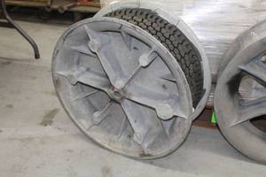 lot 611 image: Industrial Pulley with Rubber Track  8-12Wx24D