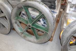 lot 614 image: Industrial Pulley 5Wx24D