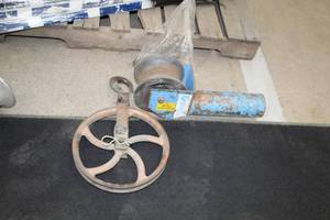 lot 620 image: Lot of (2) Industrial Pulley  with Sheave (x2)