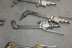 lot 569 image: Lot of (2) Smith S Straight Cutting Torch