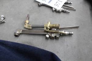 lot 572 image: Lot of (2) Harris,Smith Straight Cutting Torch
