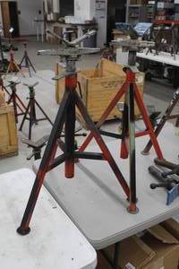 lot 724 image: Lot of (2) Ridgid Pipe Stand V-head