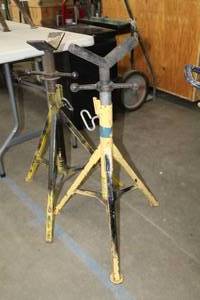 lot 727 image: Lot of (2) Sumner Pipe Stand V-head