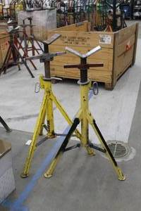 lot 728 image: Lot of (2) Ridgid Pipe Stand V-head