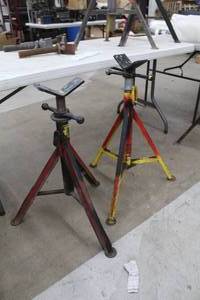 lot 731 image: Lot of (2) Sumner Pipe Stand V-head
