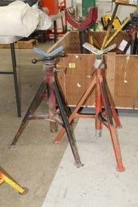 lot 732 image: Lot of (2) Ridgid,Sumner Pipe Stand V-head