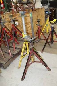 lot 735 image: Lot of (2) Sumner Pipe Stand V-head