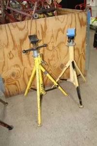 lot 737 image: Lot of (2) Sumner Pipe Stand V-head