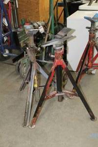 lot 741 image: Lot of (2) Ridgid Pipe Stand V-head