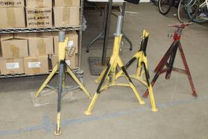lot 743 image: Lot of (4) Pipe Stand