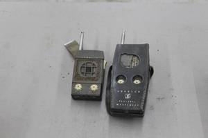 lot 757 image: Lot of (2) Vintage E.F. Johnson Personal Messenger  1-12 Watt