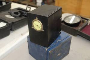 lot 759 image: Vintage Federal Products Corp Dial Indicator 0.001 V81