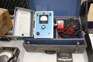 lot 770 image: Vintage Associated Research Three Point Vibroground  with Case