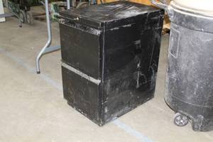 lot 780 image: Metal File Cabinet 2-drawer Black