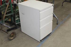 lot 781 image: Metal File Cabinet 3-drawer White