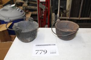 lot 779 image: Lot of (2) Vintage Cast Iron Smelting Pot with Handle