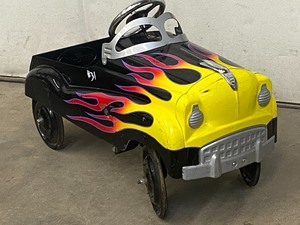 lot 31 image: Pacific Cycle LLC Replica Steel Pedal Car