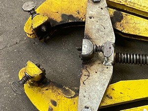 lot 11 image: Sumner Pipe Vise  Clamp