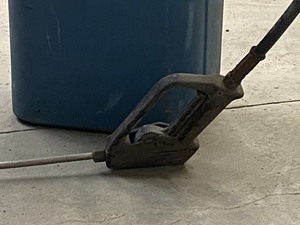 lot 26 image: Plastic Bin With Pressure Washer Wand & Quick-Connect Hoses