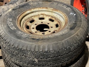 lot 25 image: Lot Of (4) Wheels & Tires