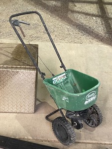 lot 27 image: Fertilizer Spreader, Ford Running Bar, Aluminum Toolbox