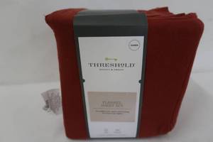 lot 655 image: Solid Flannel Sheet Set Queen - Threshold - Red
