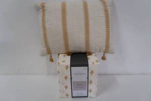 lot 658 image: Solid Flannel Sheet Set Queen - Threshold - Gold Flower Plus Pillow