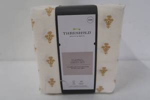 lot 668 image: Solid Flannel Sheet Set Queen - Threshold - Gold Flower
