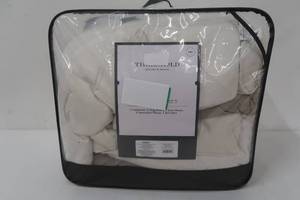 lot 670 image: 8pc Hawley Comforter Set - Threshold - King