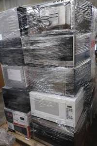 lot 601 image: Pallet of Miscellaneous Microwaves